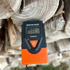 薪ストーブキャンプ広葉樹 薪割済のニセアカシア4-1薪 1棚水分8