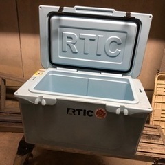 RTIC ハードクーラー 高耐久ラバーラッチ 3インチ断熱壁 4...