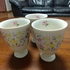 花柄のカップ 3個