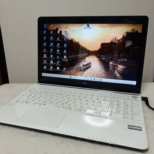 【直接販売】 NEC　LaVie　15インチ　i5　8GB　SSD（256）　Office2021　カメラ　Wi-Fi　Bluetooth  ブルーレイ　テンキー　Windows11