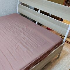 IKEAのダブルベッドとマットレスです！