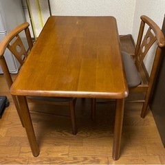 食卓テーブル、椅子：2脚