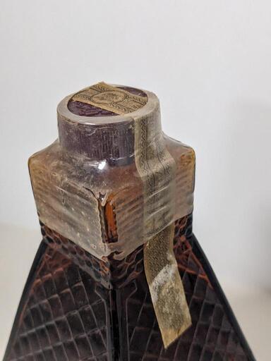 特級ウイスキー 乾燥塔(キルン)型ボトル