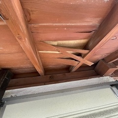 軒天井のベニヤの剥がれの補修