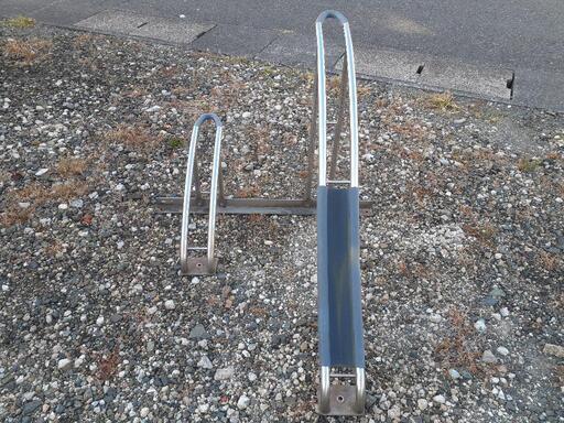 自宅の駐車場に自転車置き、大人～子供用