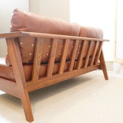 SHIGIYAMA(シギヤマ)より岩倉榮利デザインのGREENシリーズ ROSEMARY(ローズマリー)ソファ。ウォールナット無垢材を使用した本革2人掛けソファは和モダンや北欧スタイルに！DK115