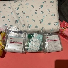 赤ちゃん枕、母乳パッド、母乳フリーザーパック、オムツ袋