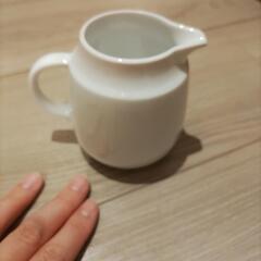 KEYUCAのお茶にミルクを入れる陶器の容器