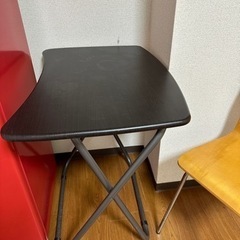 黒いテーブル
