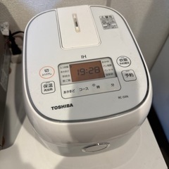 【お取引中】TOSHIBA  炊飯器　3号　ニトリ水切りラック