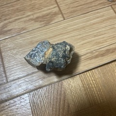 何かの石