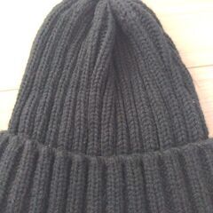 ⑤黒ニット帽