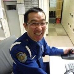 大学キャンパスの警備スタッフ