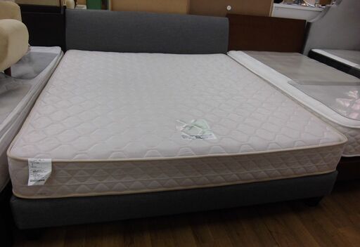 R069 日本ベッド クイーンサイズ、20cm マットレスセット、幅160cm Used・美品