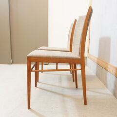 Ritzwell(リッツウェル)のSCHOLAR(スコラー)ダイニングチェア2脚セットです。ンプルでモダンなフォルムのアームレスチェア。ウォールナット材の温かみが感じられる北欧スタイルのデザイン♪DK203