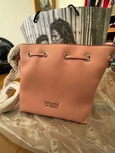 バッグ　GUESS