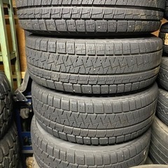 【ネット決済・配送可】再再値下げ！205/60R16 ピレリ ス...