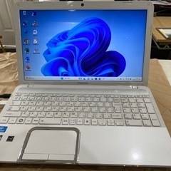 東芝　15インチノートパソコン　ホワイト　美良品