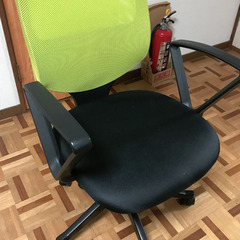 【無料】オフィスの椅子　（オフィス家具）1つ　無料でお譲り致します！