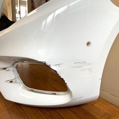 中古　メルセデス・ベンツ　Vクラス　フロントバンパー　ホワイト　左側傷あり