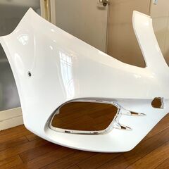 中古　メルセデス・ベンツ　Vクラス　フロントバンパー　ホワイト　左側傷あり