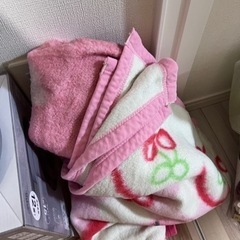 ２枚重ねシングル毛布、子供用シングル毛布２枚、羽毛布団