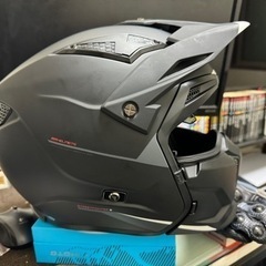 新品　スペインから　ヘルメット