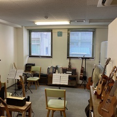 大阪市北区西天満にあるウクレレ・ギター教室マイルストリングスです。
