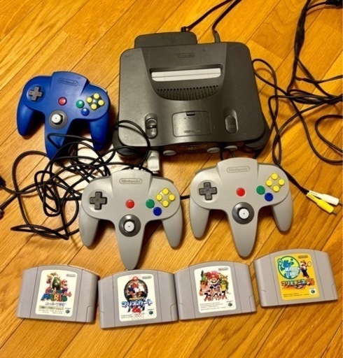 Nintendo64 本体 コントローラー3つ ソフト4つ
