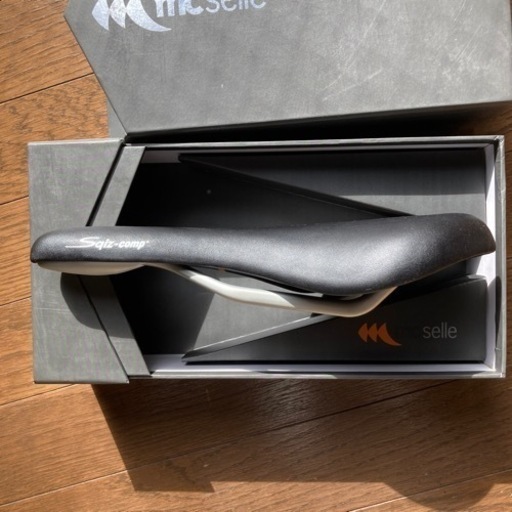 新品未使用！　MC SELLE  サドル　箱入り。