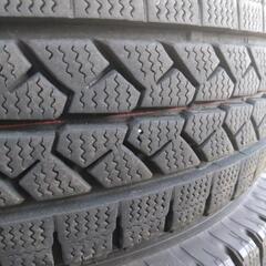 【取引中】ハイエース　スタッドレスタイヤ