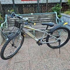 ほぼ新品   子供用自転車  24インチ(130cm～)　6段変速　スピードウォッチ付　シルバー　