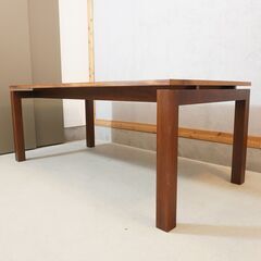 Ritzwell(リッツウェル)のFVダイニングテーブルです。ウォールナット