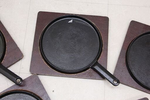 業務用 居酒屋 店舗 飲食店 鉄製 鉄器 スキレット フライパン グリルパン 5枚 各木製台付 焼肉 ハンバーグ パスタ (J1321hxY) 業務用 居酒屋 店舗 飲食店 鉄製 鉄器 スキレット フライパン