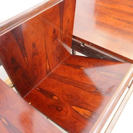 国内老舗家具メーカーkarimoku(カリモク家具)のローズウッド 伸長式ダイニングテーブル。ローズウッドの美しい木目が際立つ高級感のあるエクステンションテーブル。急な来客時にも対応できて便利です♪DK218