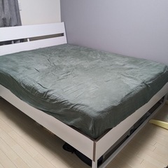 IKEA クイーンサイズ　ベッドフレームのみ【マットレスは付属し...