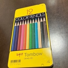 【取引終了】色鉛筆12色 ただし、赤が欠損してます。