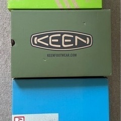 靴の箱　KEEN adidas Colombia