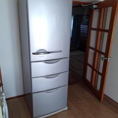 古いけど奇麗に使っていたつもりの冷蔵庫です。