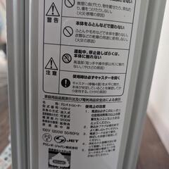 
デロンギDeLonghi オイルヒーター HJ0812-BK [ホワイト+ブラック]