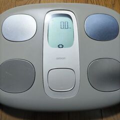 【あげます】オムロン 体脂肪測定/内臓脂肪測定/BMI(肥満度)...