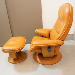 人気のkarimoku(カリモク家具)のRT5136 本革 リクライニングチェア&オットマンです。シンプルでオーソドックスなフォルムのレザー 1Pソファーはシアタールームなどにもおススメです♪DK227