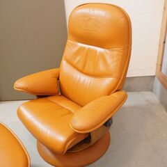 人気のkarimoku(カリモク家具)のRT5136 本革 リクライニングチェア&オットマンです。シンプルでオーソドックスなフォルムのレザー 1Pソファーはシアタールームなどにもおススメです♪DK227