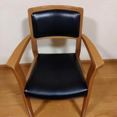 美しいラインの椅子