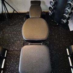 【ほぼ新品】KONGOUのアジャスタブルベンチ(プロ)です