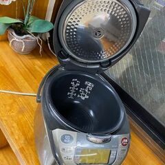 炊飯器5,5合炊き　東芝製品品番RC10KG