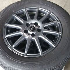 購入者ほぼ決定195/65R15 プリウスのスタッドレスです。