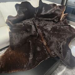 新品 IKEA コールドビー カウハイド 牛の皮の敷物です。
