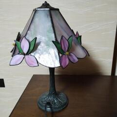 ステンドグラス　ピンクのお花のランプ