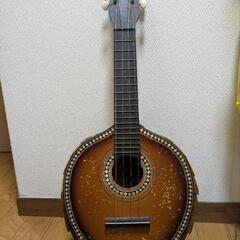 【取引中】亀の甲羅ギター　4弦　海外土産